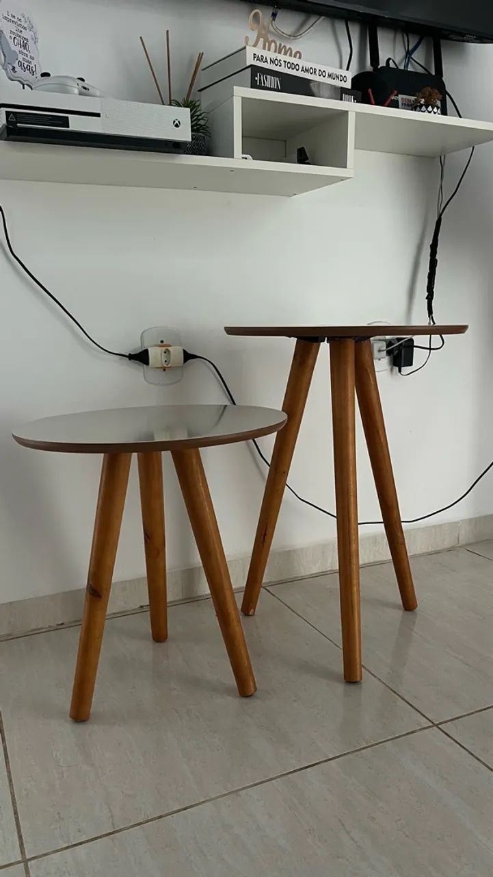 Conjunto com 2 mesas laterais redondas - excelente estado