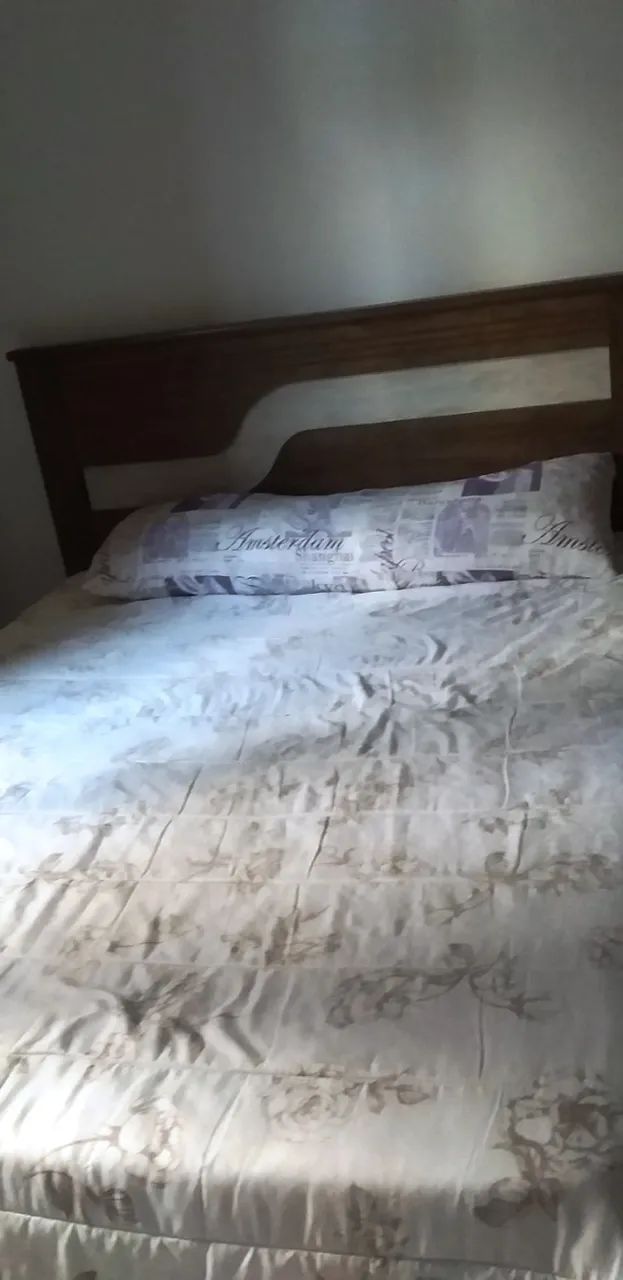 Cama e colchao de casal