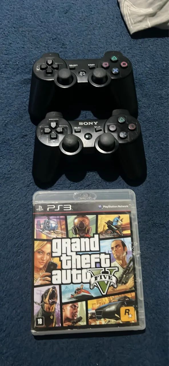 PS3 com 2 controles e lojas instaladas 