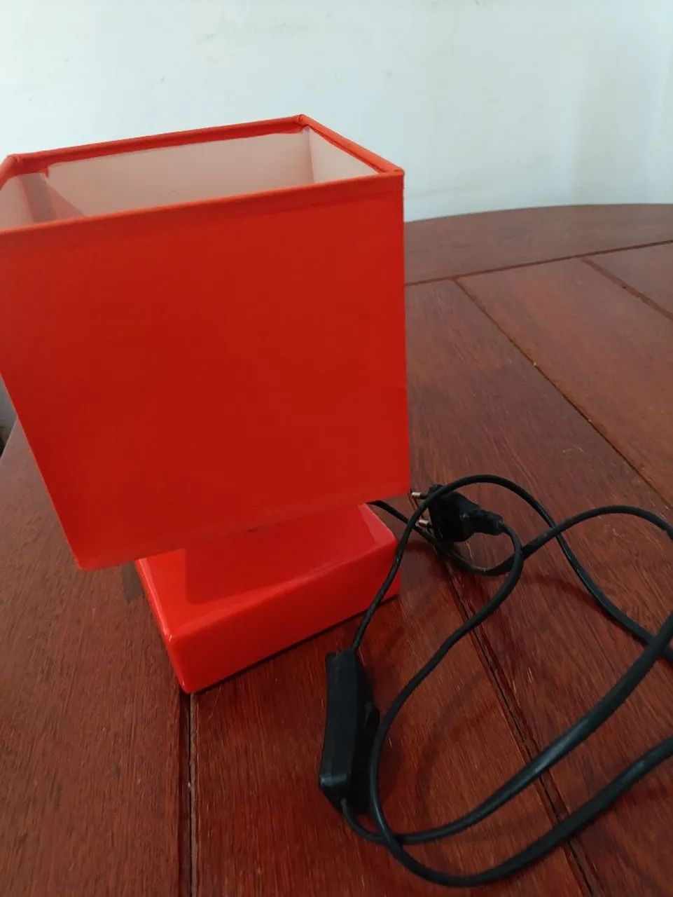 Abajur com desing de cubo laranja  - Foto 4