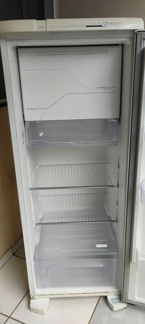 Uma geladeira Eletrolux  - Foto 3