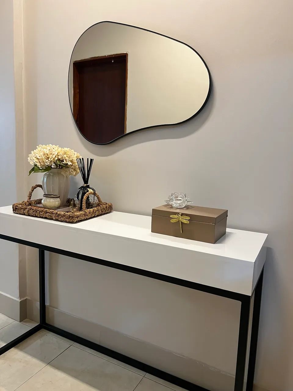 Vendo um aparador com espelho em perfeito estado e moderno  - Foto 2