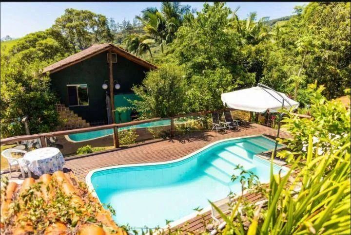 Casa de Campo com piscina e 6 quartos para Alugar em Antônio Carlos/SC.