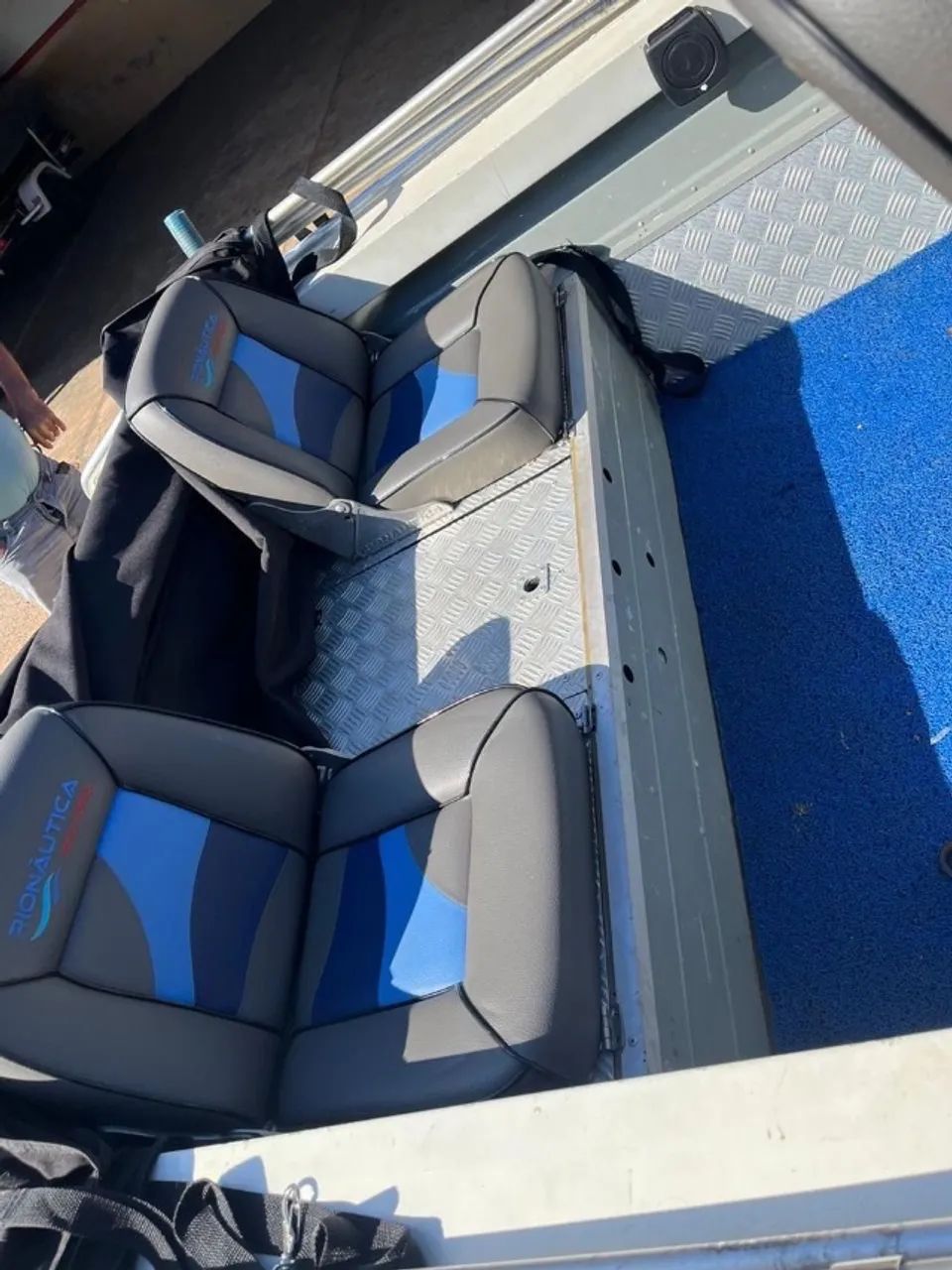 Lancha 17 pés motor 60 hp  com trim 260 horas - Foto 6