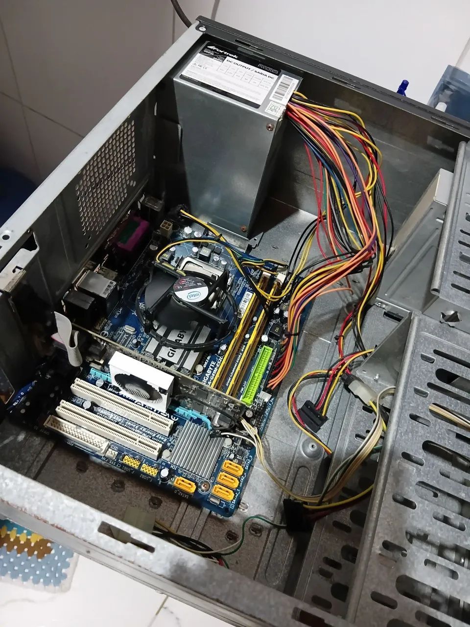 PC básico com placa de vídeo e placa mãe. - Foto 3