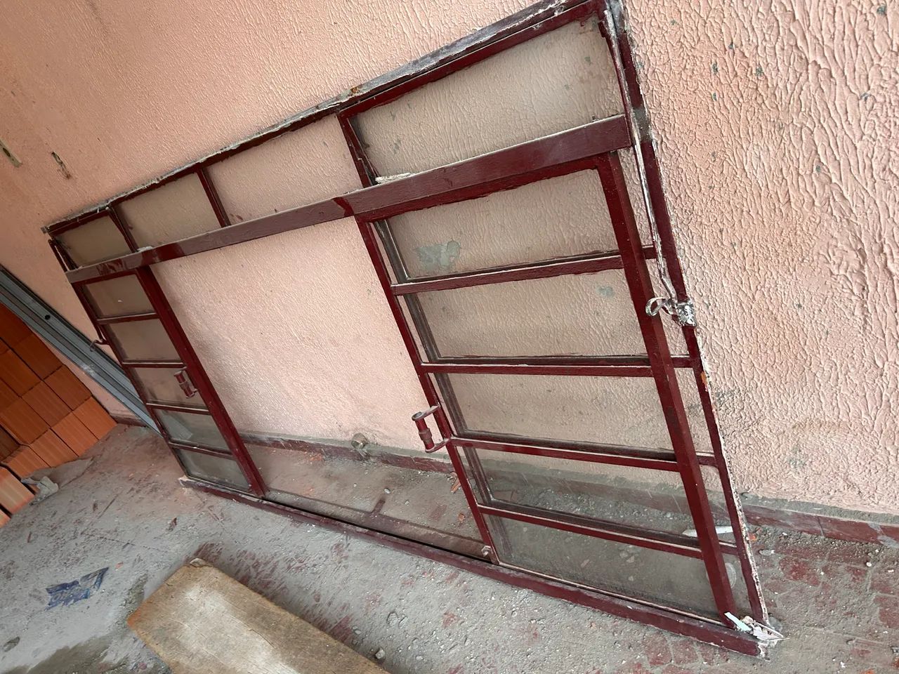 Janela de ferro com vidro