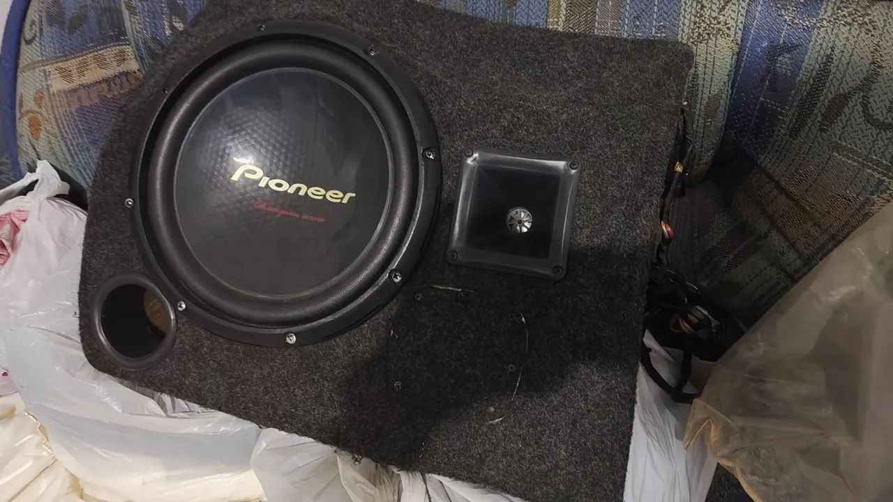 Caixa de subwoofer Pioneer alto falante de 12 polegadas cara preta  tsw 310  conservado? - Foto 2