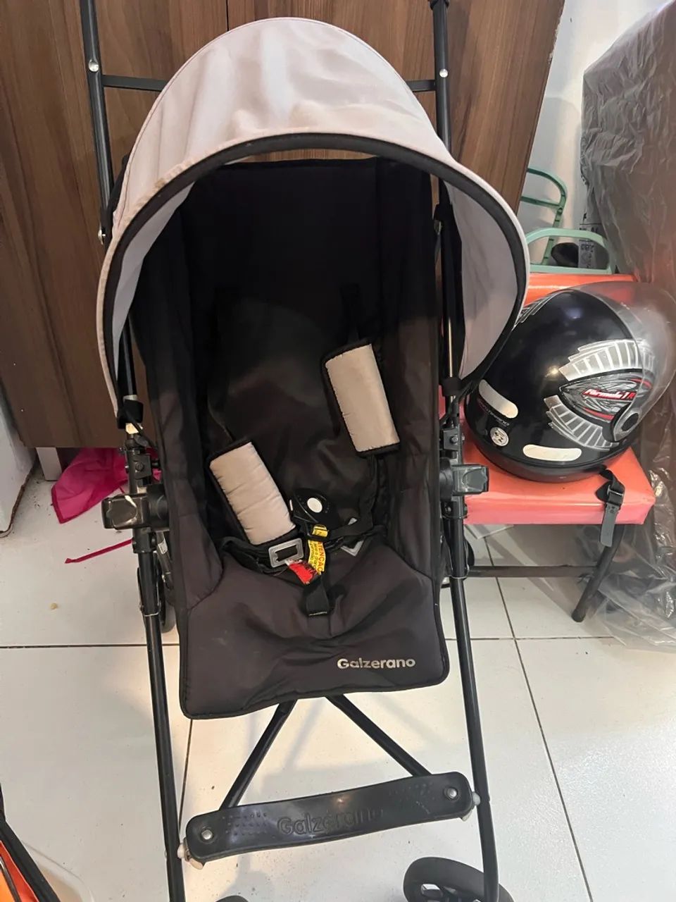 Carrinho de bebê guarda chuva 