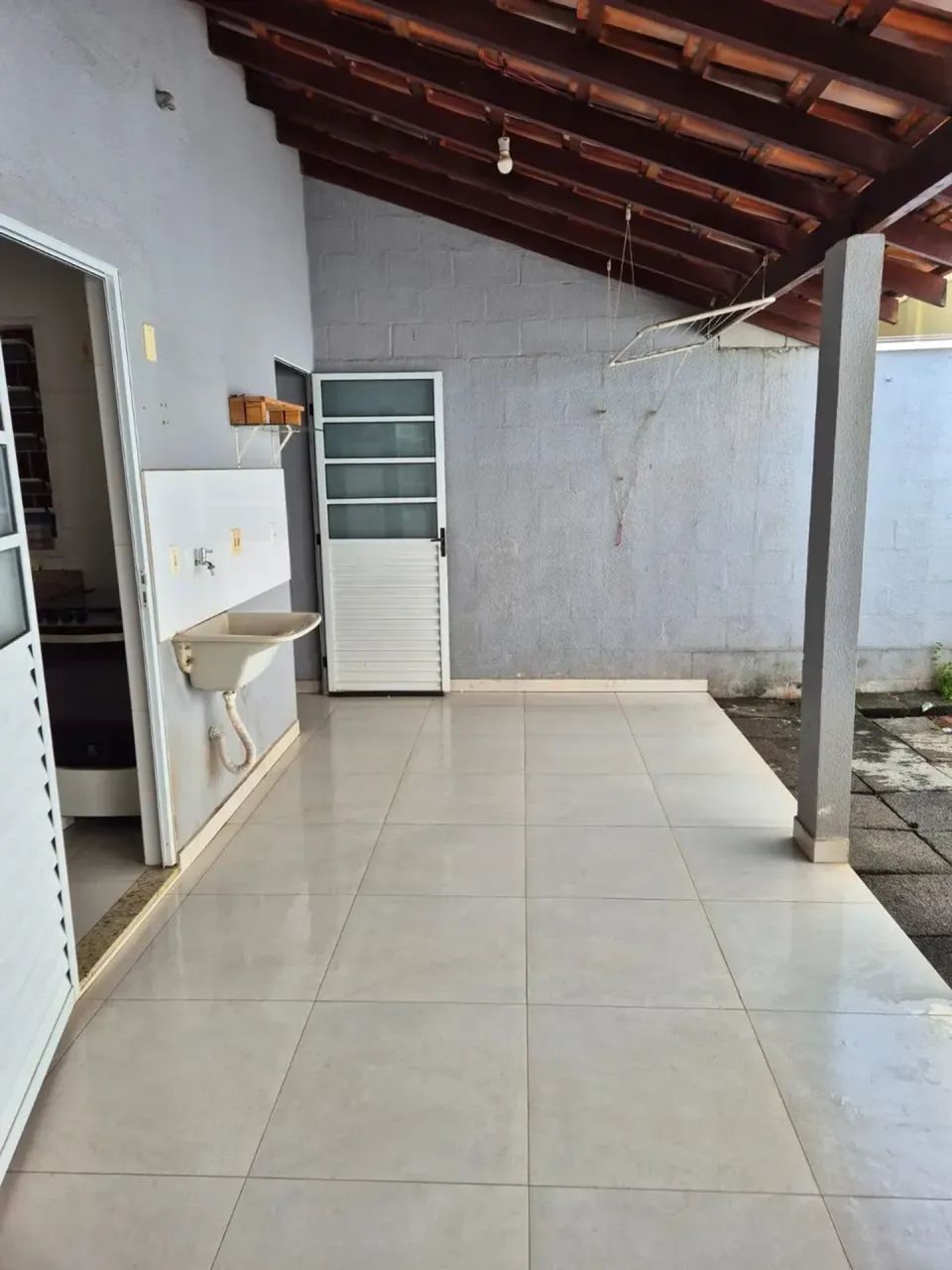 Imóvel para aluguel possui 80 metros quadrados com 2 quartos - Foto 2