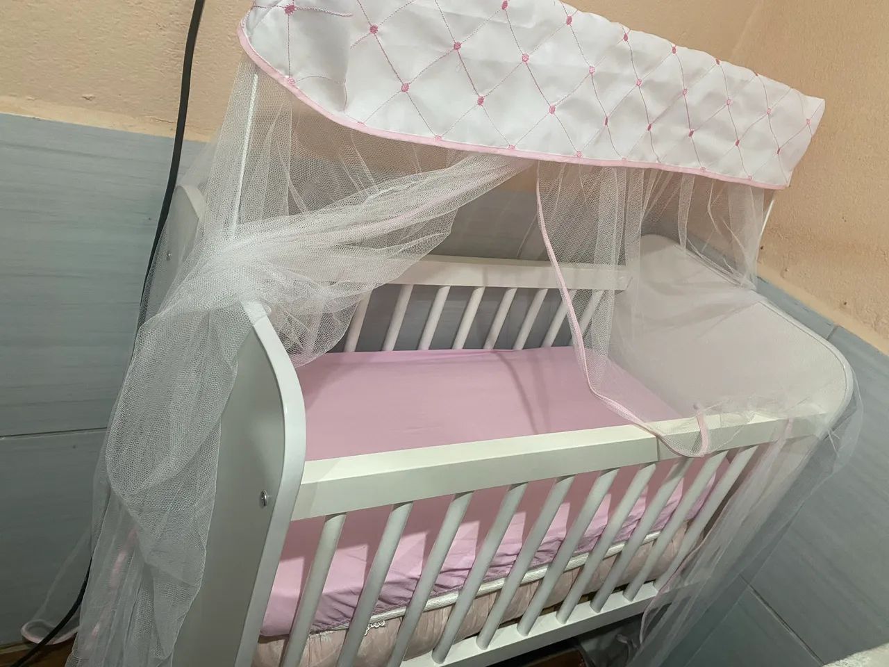 Mini berço nunca usado. 