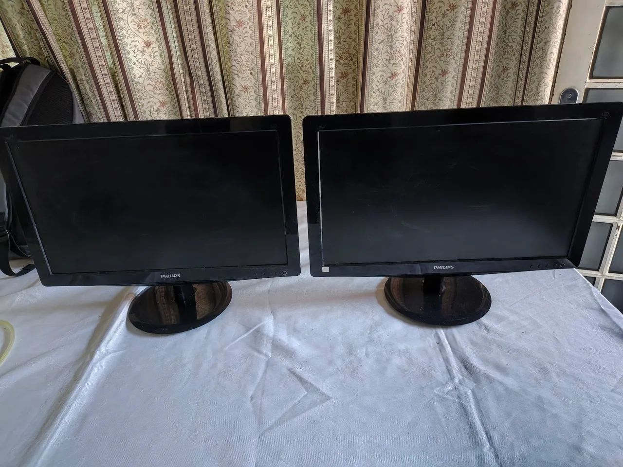 2 MONITORES PHILIPS 20 POLEGADAS COM DEFEITO