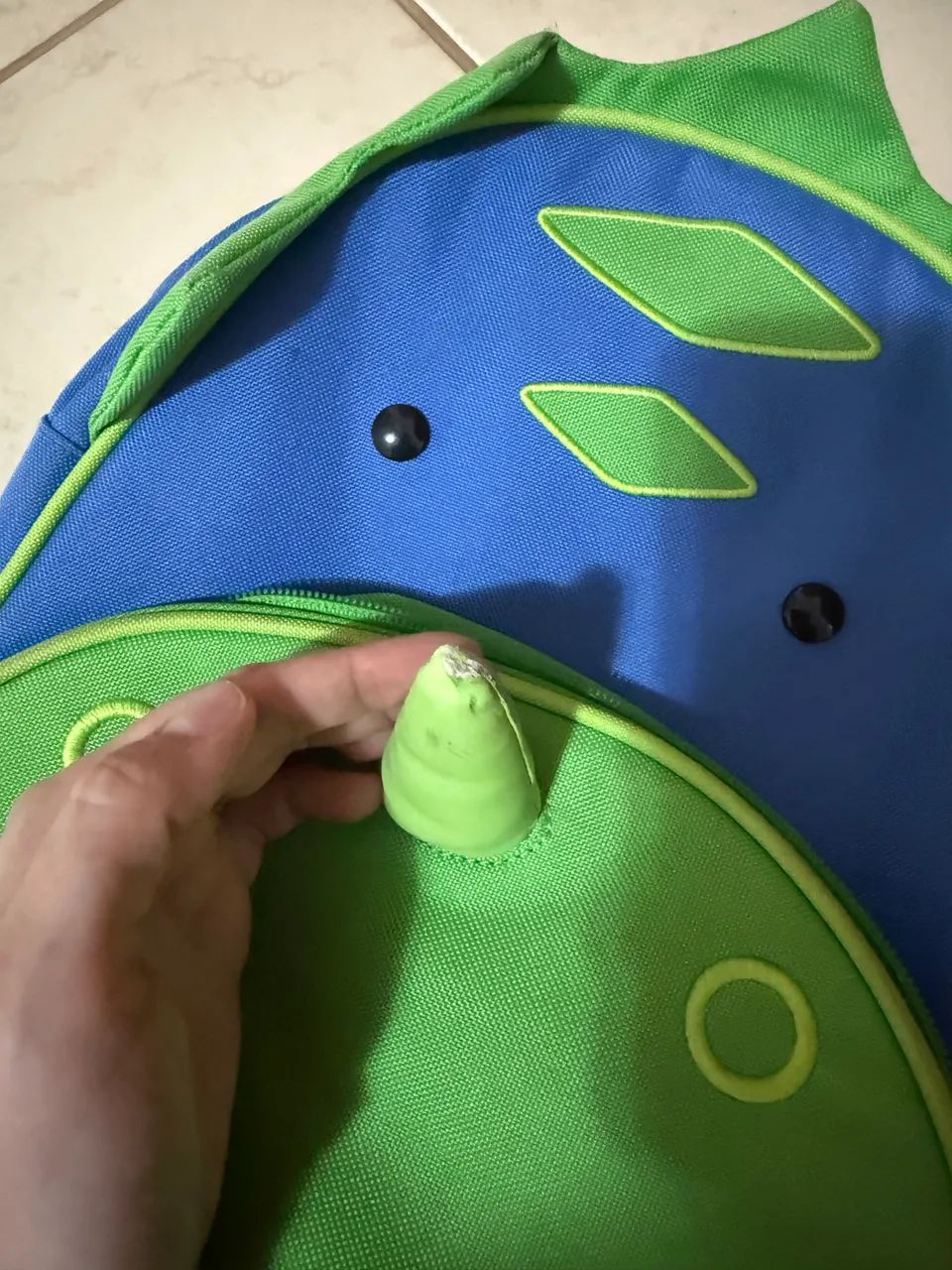 Mochila Skip Hop dinossauro  - Foto 5