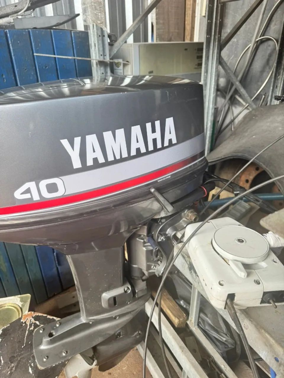 Motor YAMAHA 40 HP 2t c/ partida elétrica e comando a distância