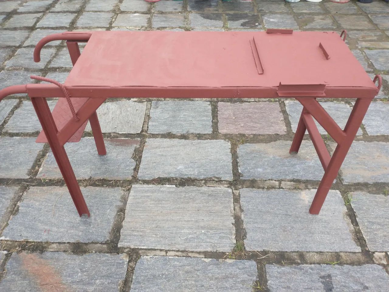 Mesa de ferro resistente e prática. - Foto 3