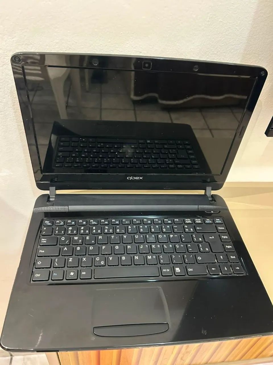 Notebook Qbex c-70 + 4gb de ram | Tela ruim