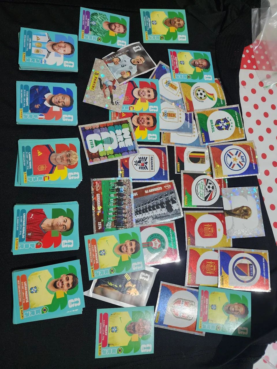 Figurinhas panini copa 2026, quase 300 figurinhas. - Foto 3