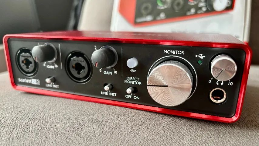 Interface de Áudio Focusrite Scarlett 2i2 2nd gen