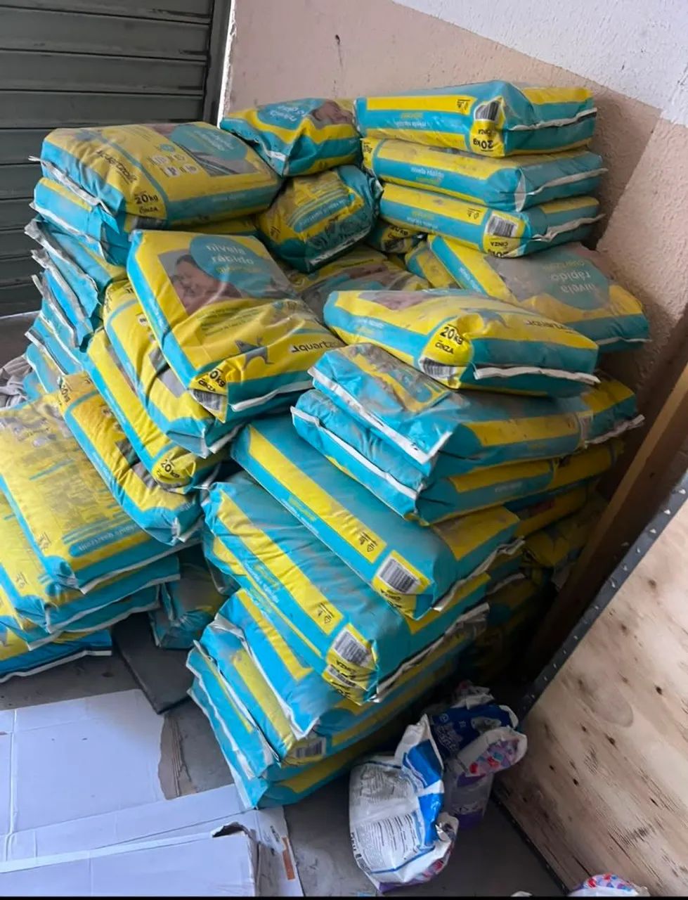Argamassa nivela rápido <br>Tem uns 55 sacos <br>Cada sai a 60$ - Foto 2