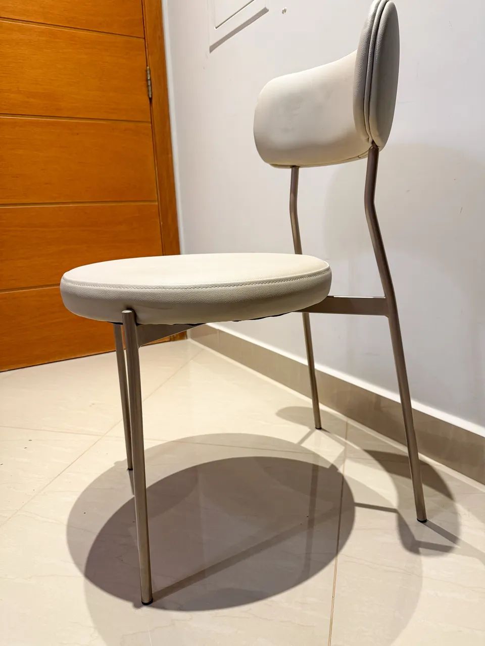Mesa de Jantar e cadeiras - Off-White com Pés Champanhe - Foto 4