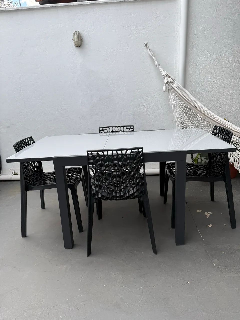 Mesa de Jardim Extensível em Alumínio com 4 cadeiras de plástico  - Foto 4