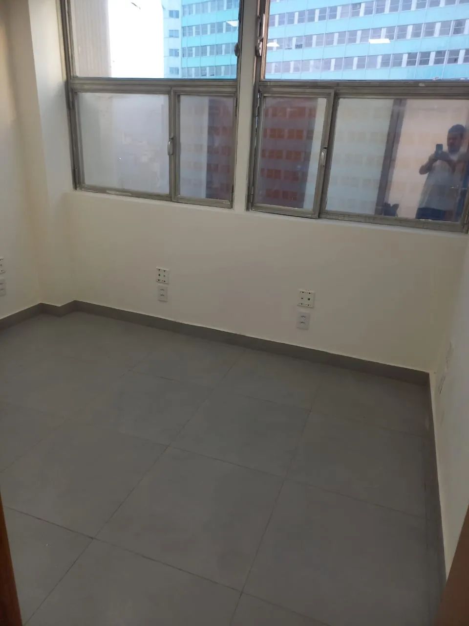 Linda Sala Comercial Completamente Reformada - Foto 10