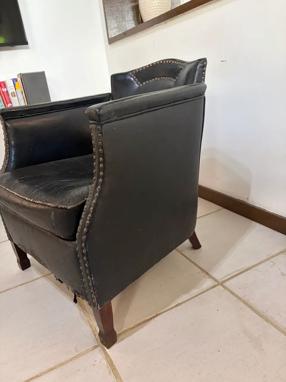 Poltrona vintage e pufe originais - Foto 2