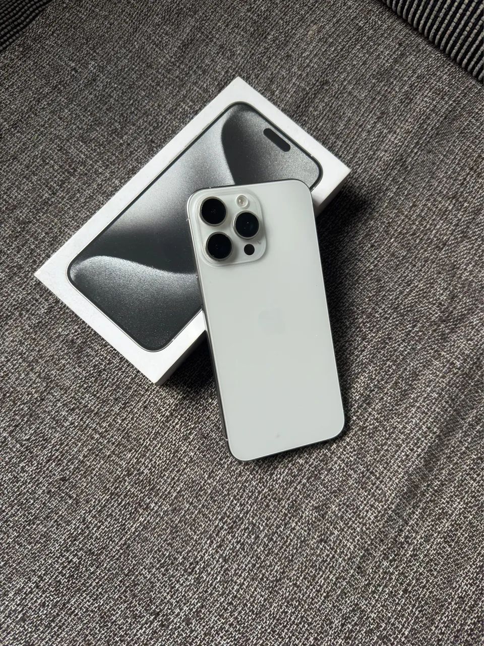 Apple iPhone 15 Pro シルバー 256GB 本体　美品 Apple iPhone 15 Pro 256GB - Titânio | Extra