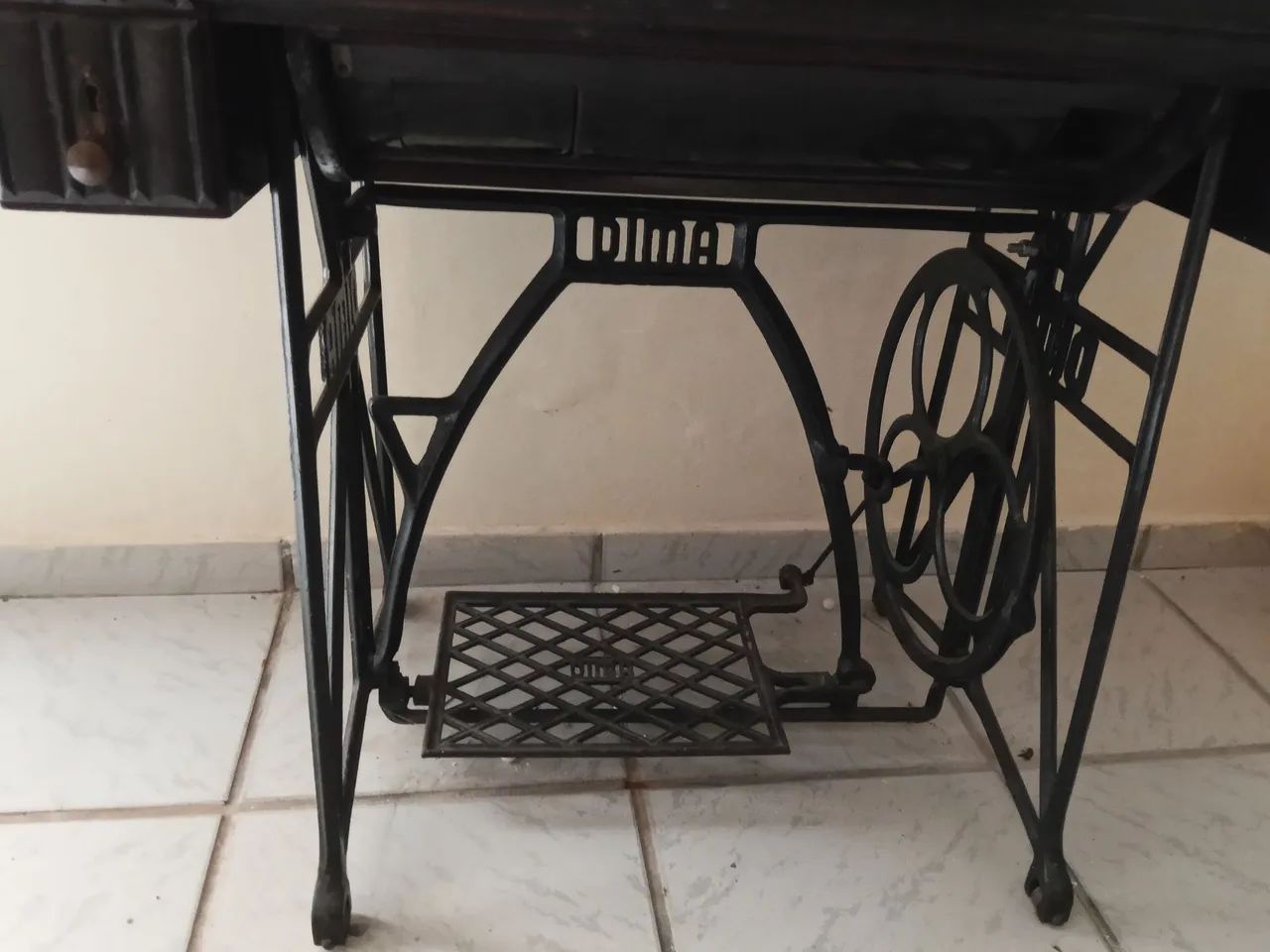 Vendo máquina de costura - Foto 2