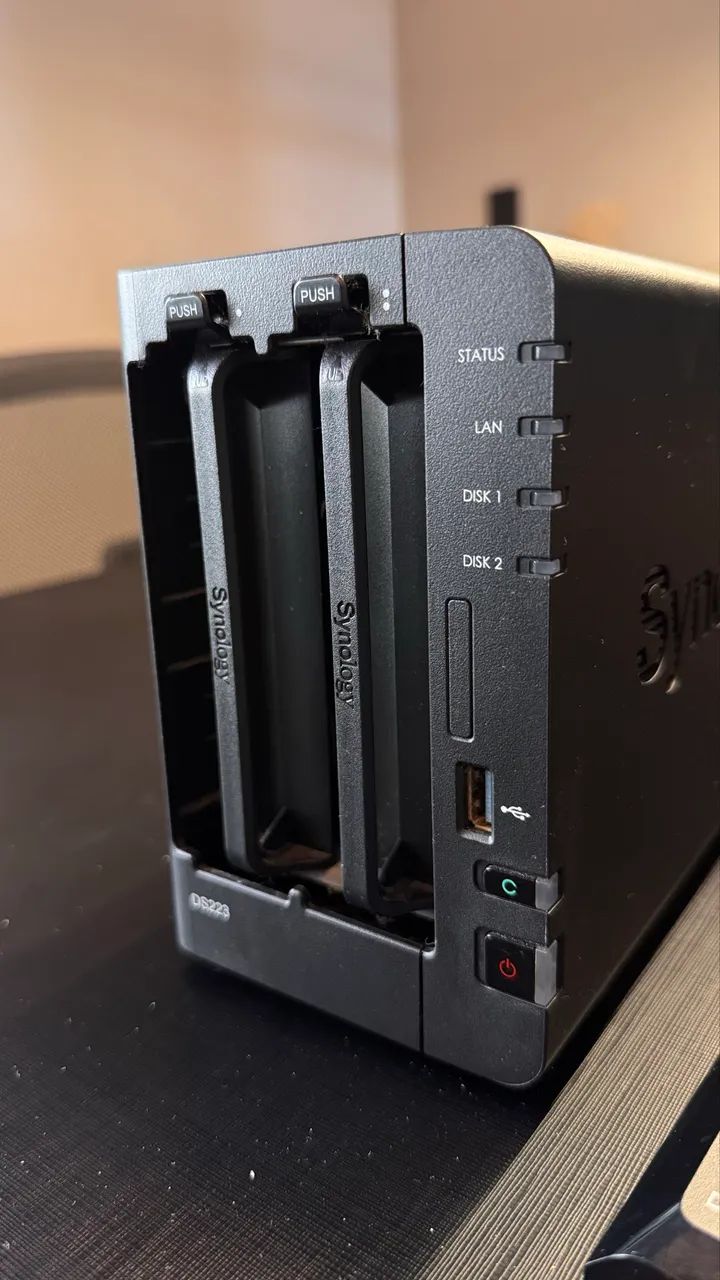 Synology DS223 NAS 2 Baias + Seagate IronWolf 4TB - Armazenamento