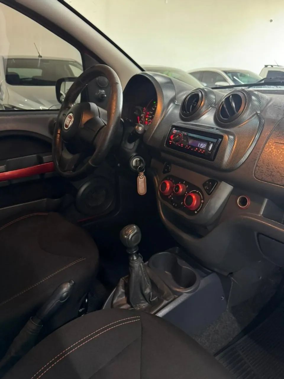 Fiat Uno Sporting 1.4 EVO Fire Flex 8V 4P 2014 - Foto 3