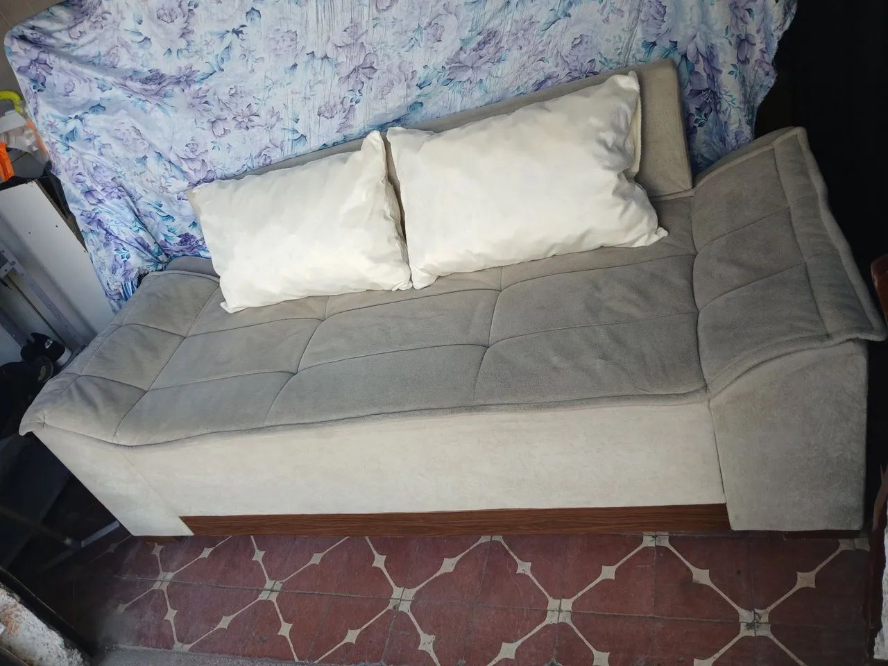 Vendo Sofá com 2 almofadas por 400,00  (2,0 de comp. E 82,0 de largura  - Foto 2