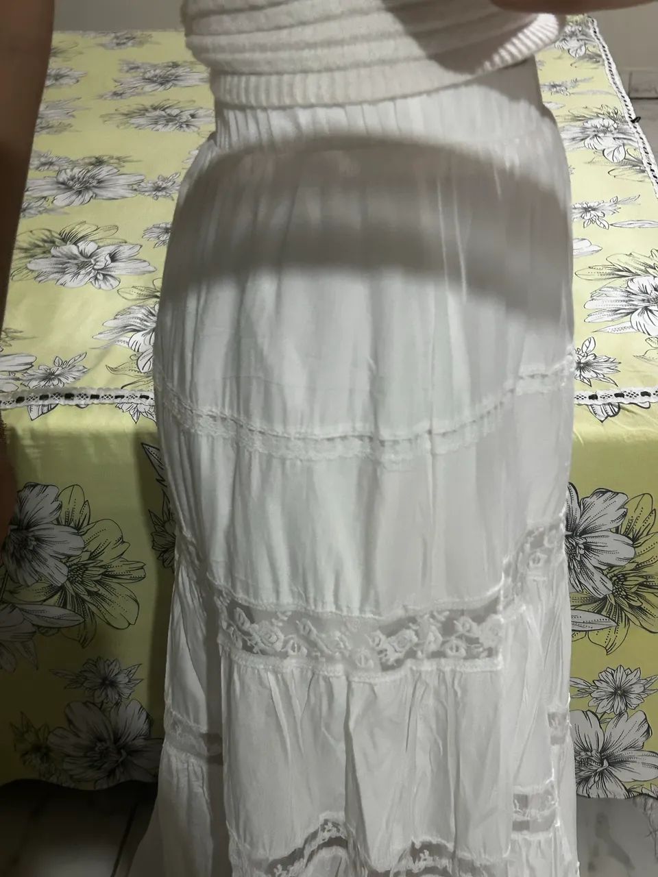 saia branca com rendas 