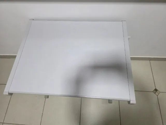 Mesa de escritório retangular cinza claro - Foto 4