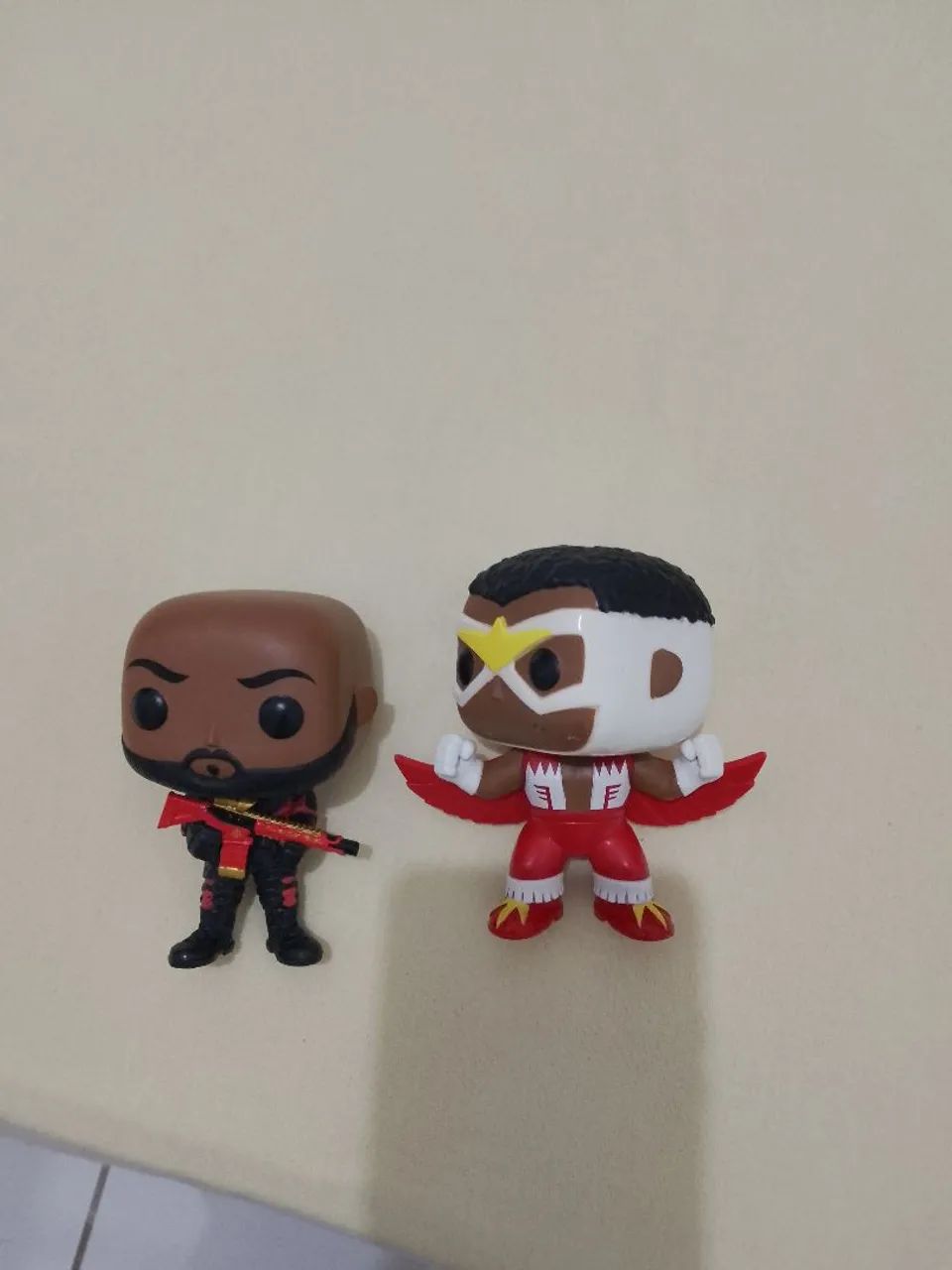 2 Bonecos . 