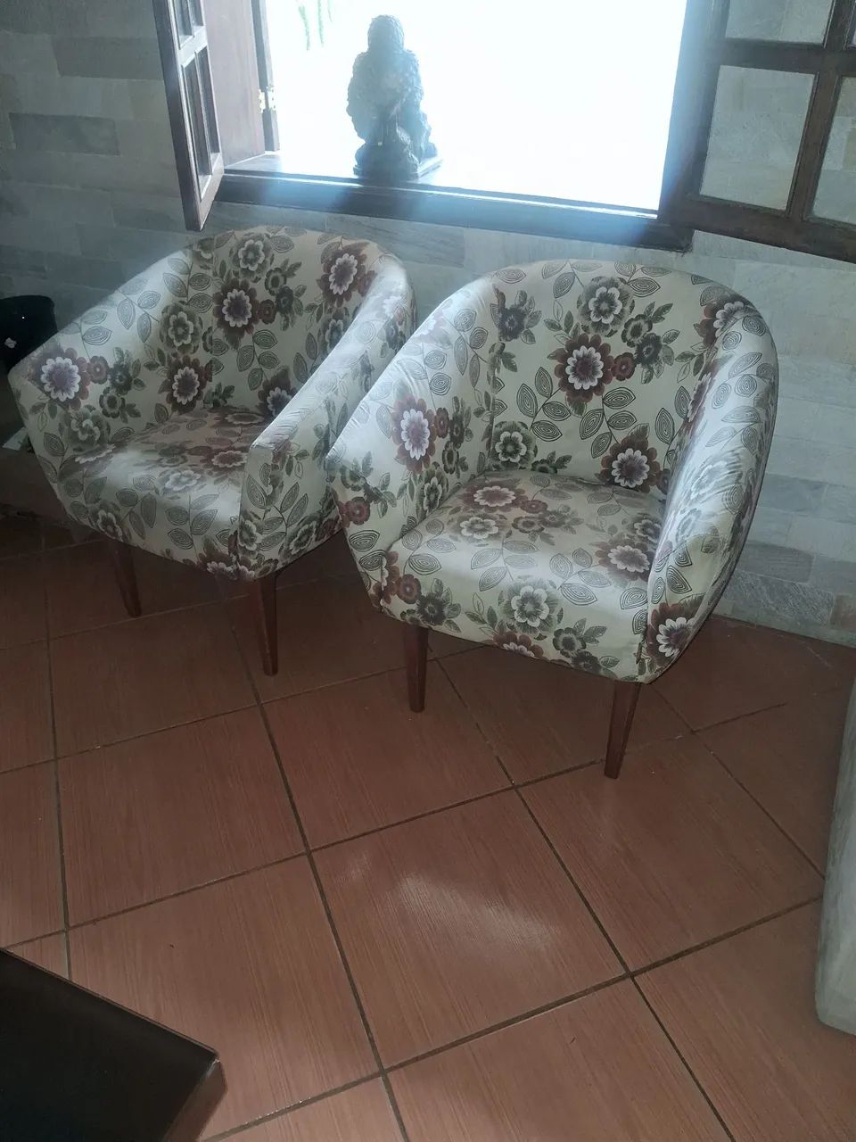 Mesa de centro e cadeiras