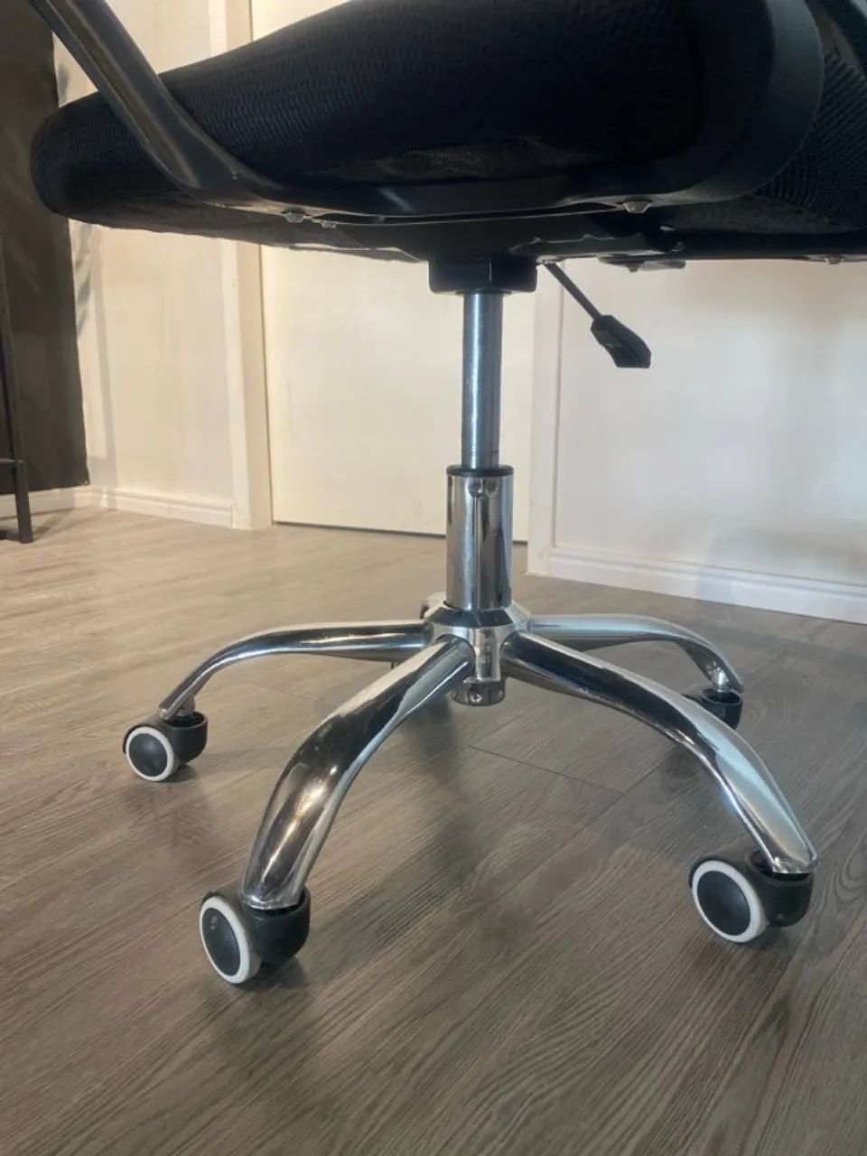 Kit com 4 cadeiras de escritório ergonômicas