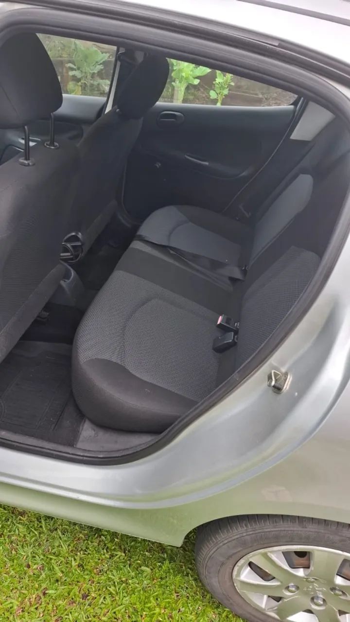 Peugeot 207 207 XR 1.4 FLEX 8V 5P 2012