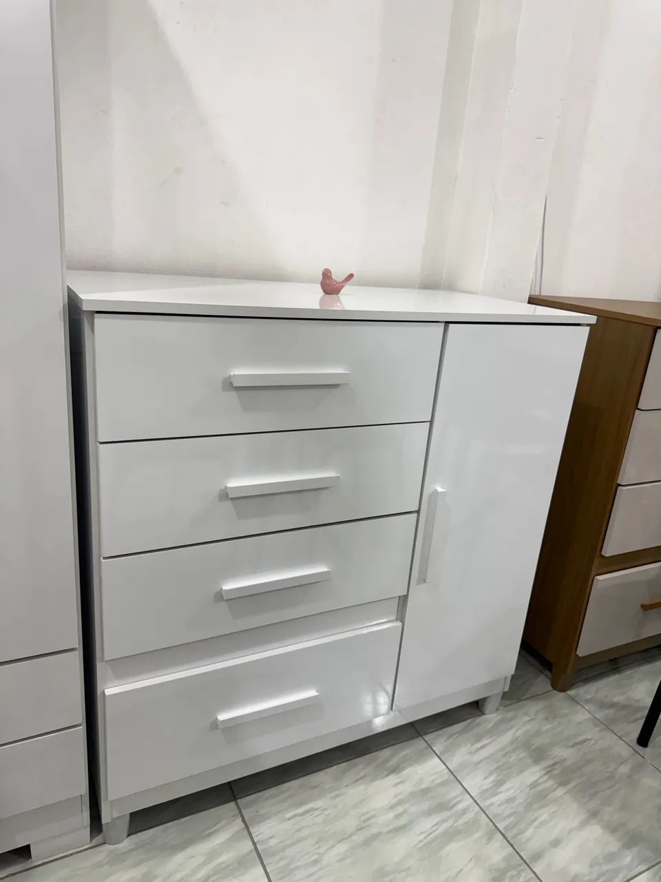 Cômoda de 4 gavetas 1 portas 100% MDF nova disponível  - Foto 2