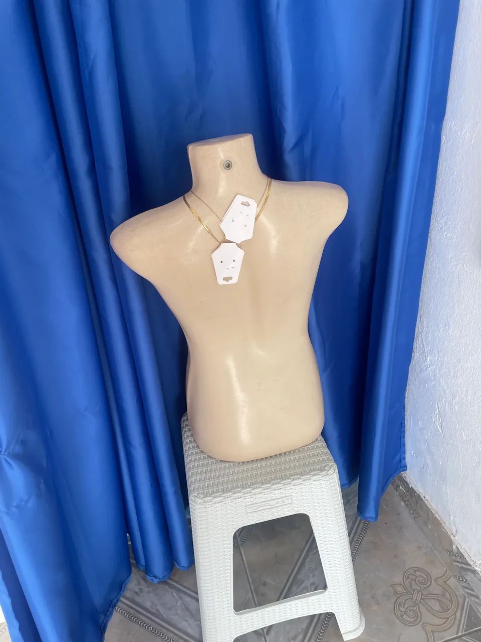 Busto Feminino Manequim Móveis para loja de roupas - Foto 2