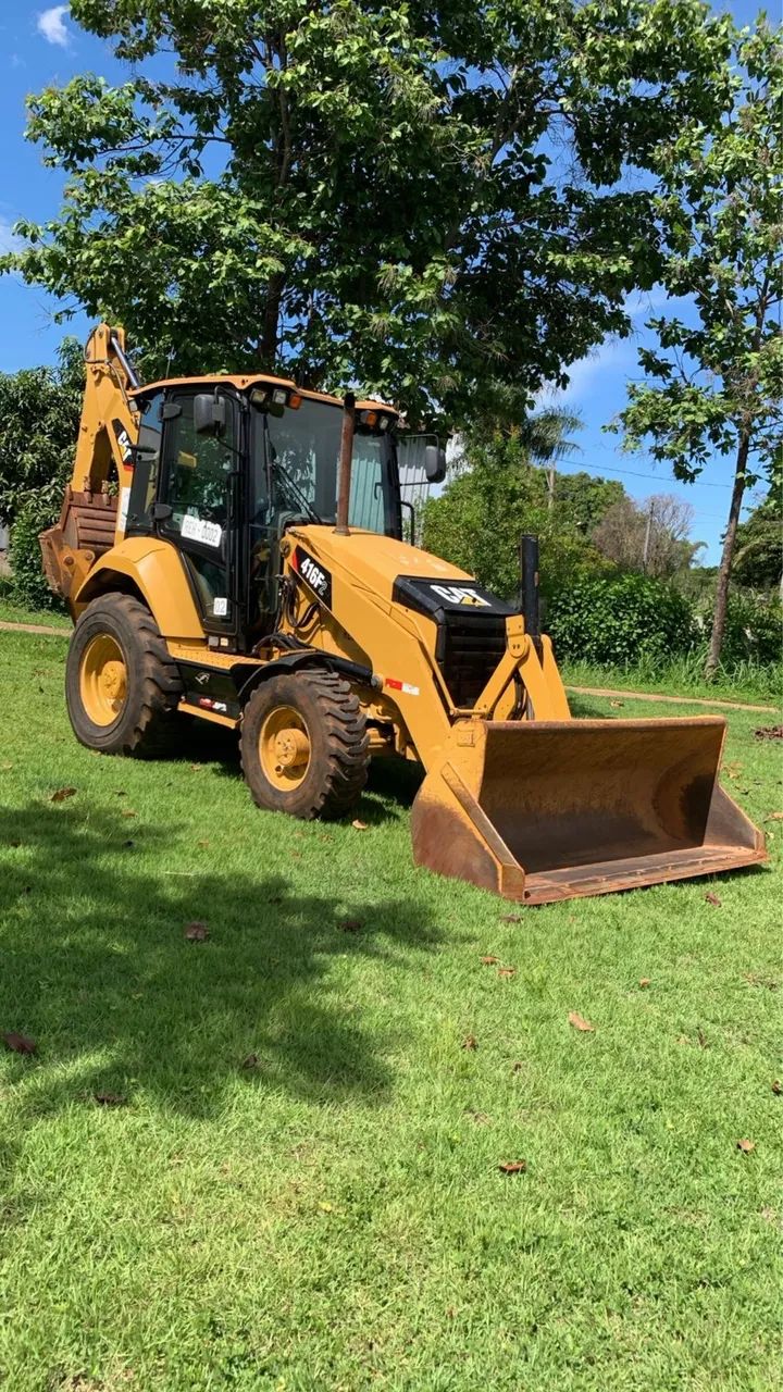 Retroescavadeira Caterpillar 416F2 20/20 