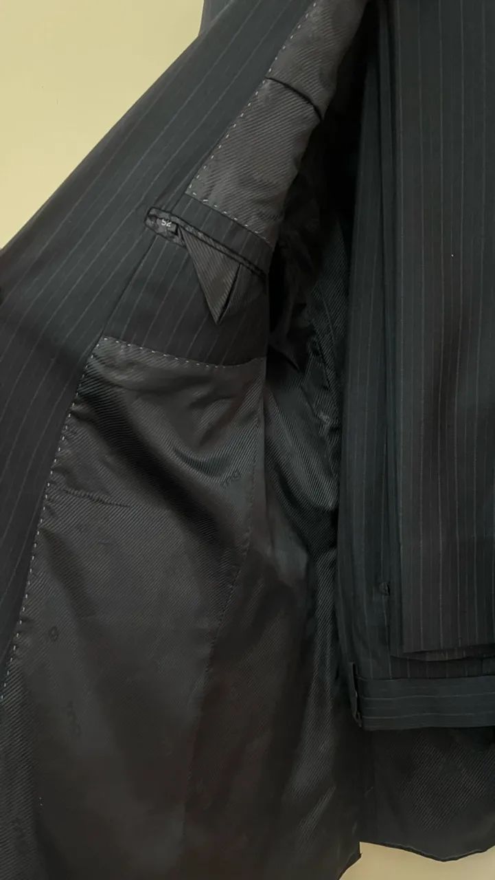 Terno preto com listras brancas tamanho 52 e calça 46 - Foto 2