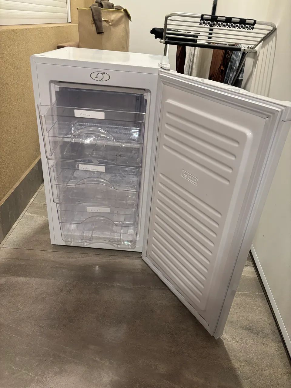 Freezer Vertical EOS 66 Litros EcoGelo Slim EFV70 220V