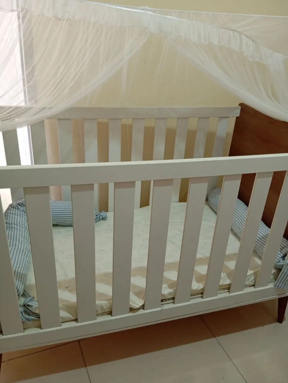 Berço com colchão 