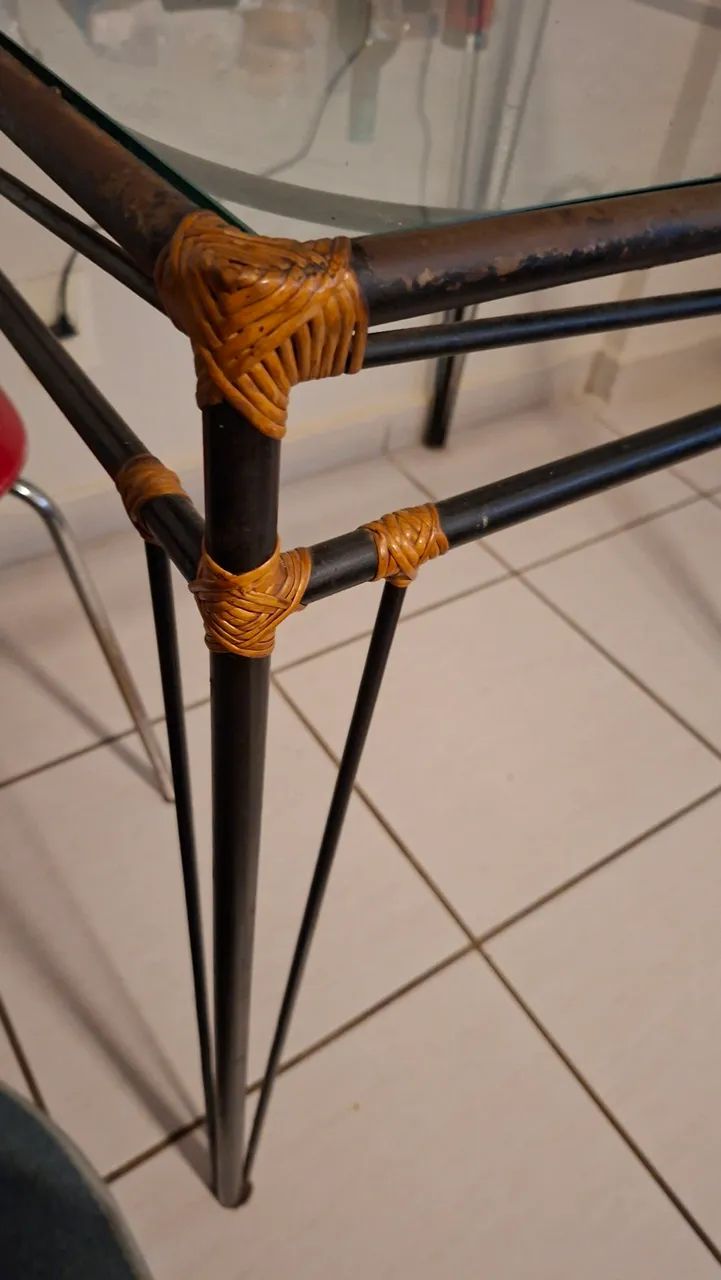 Mesa de vidro com 4 cadeiras em ferro e palha - Foto 4