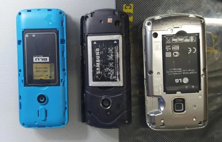  COMBO COM 3 CELULARES VINTAGE-LG C199-Samsung GT-E2152L-BLU Z4 Music - Foto 4