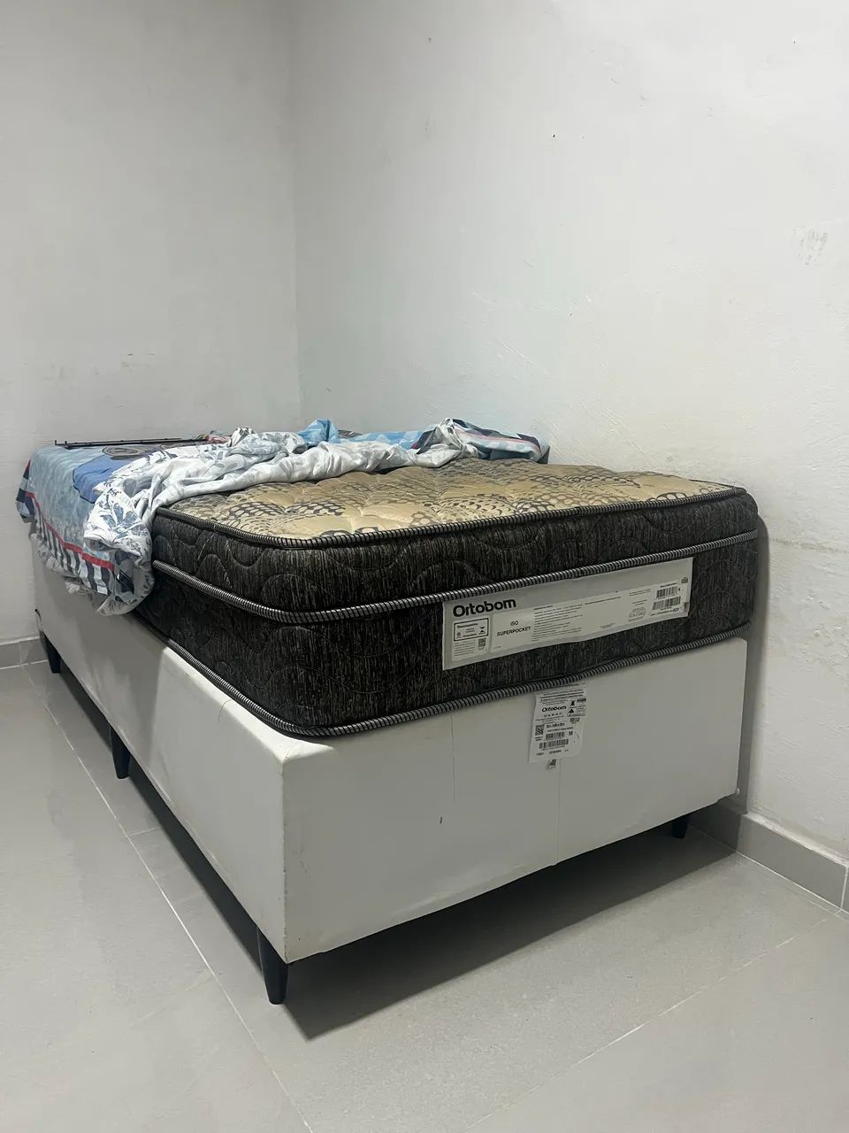 Cama e colchão Ortobom 