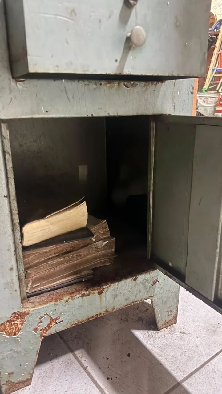 Cofre Antigo de Aço Grande com Compartimentos Internos - Foto 5