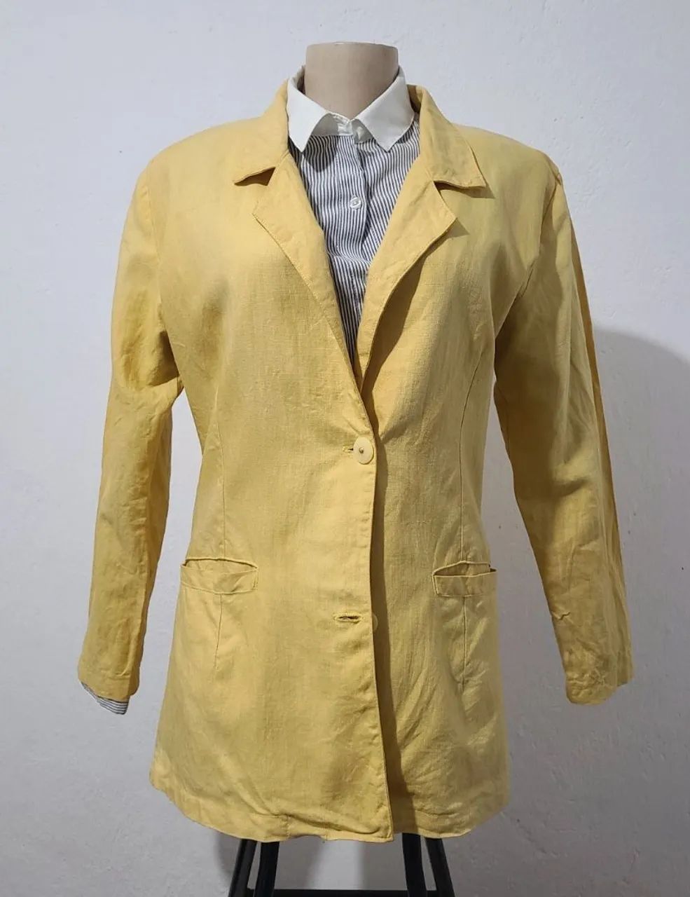 Blazer Slim Amarelo feminino tamanho G, bonito, elegante, confortável, design moderno. 