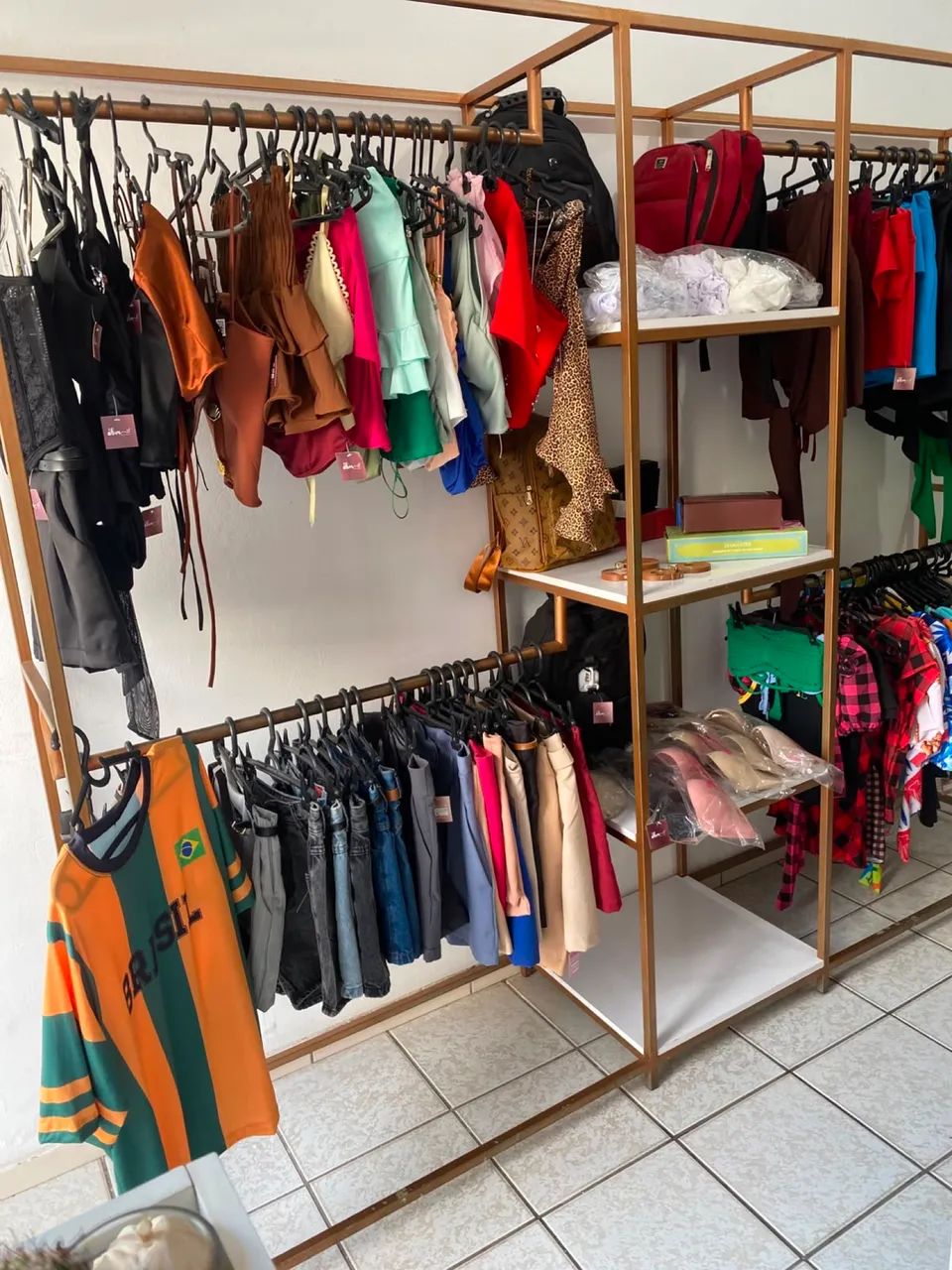 VENDO LOJA DE ROUPA FEMININA  - Foto 2