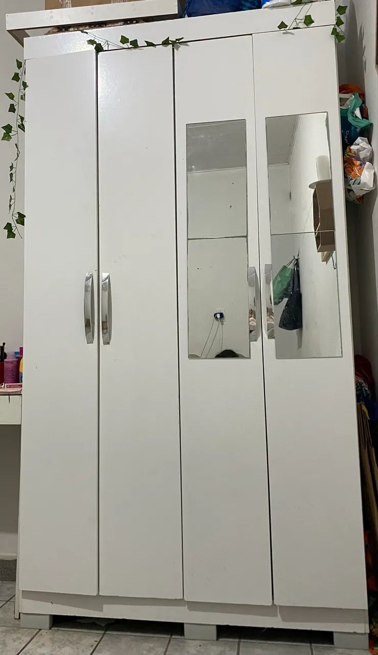 vende-se guarda-roupa 4 portas